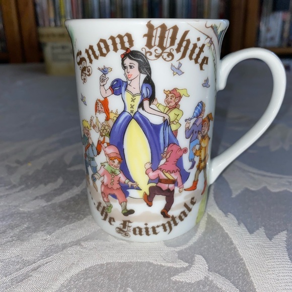 Paul Cardew Snow White 2 piece mug set - Picture 8 of 13